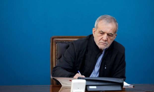 پزشکیان: فردوسی بزرگ، الگویی جاودانه برای حیات فرهنگی ما برجای گذاشت پزشکیان: فردوسی بزرگ، الگویی جاودانه برای حیات فرهنگی ما برجای گذاشت