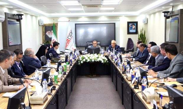 نگاه سختگیرانه سنتی به مجوزهای استخدامی تغییر می کند نگاه سختگیرانه سنتی به مجوزهای استخدامی تغییر می کند