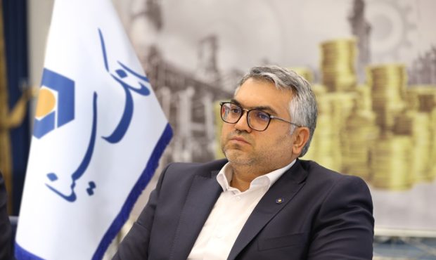 با جلب اعتماد مشتریان، از بانکداری رایج به سمت بانکداری متمایز و نوآور حرکت کنیم با جلب اعتماد مشتریان، از بانکداری رایج به سمت بانکداری متمایز و نوآور حرکت کنیم