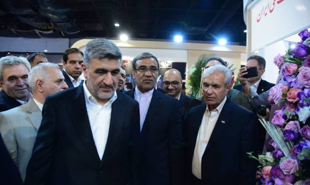 بازدید استاندار خراسان رضوی و رئیس سازمان بورس از غرفه بانک ملی ایران در نمایشگاه اینوکس مشهد بازدید استاندار خراسان رضوی و رئیس سازمان بورس از غرفه بانک ملی ایران در نمایشگاه اینوکس مشهد