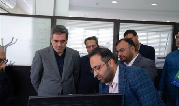 بازدید رئیس كل از شركتهای فناور بیمه مركزی بازدید رئیس كل از شركتهای فناور بیمه مركزی