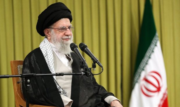 رهبر انقلاب:رژیم صهیونی حتماً باید از این منطقه برکَنده شود و برکَنده خواهد شد رهبر انقلاب:رژیم صهیونی حتماً باید از این منطقه برکَنده شود و برکَنده خواهد شد