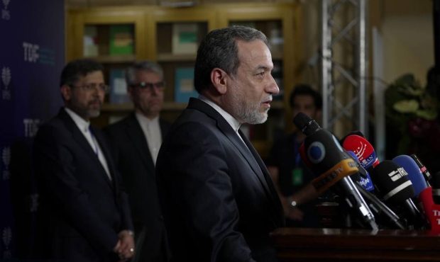 عراقچی: پرونده مذاکرات غیرمستقیم همچنان باز است/ بازگشت به پایتختها با ایدههای جدید عراقچی: پرونده مذاکرات غیرمستقیم همچنان باز است/ بازگشت به پایتختها با ایدههای جدید