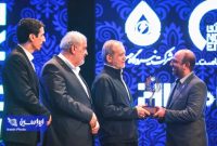 رئیسجمهور جایزه سرمایهگذار برتر نیروگاههای خورشیدی کشور را به گروه فولاد مبارکه اهدا کرد رئیسجمهور جایزه سرمایهگذار برتر نیروگاههای خورشیدی کشور را به گروه فولاد مبارکه اهدا کرد