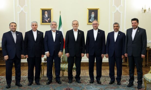 پزشکیان: گسترش همکاری‌ها با کشورهای مختلف، ایران را در برابر تکانه‌ها مقاوم می‌کند