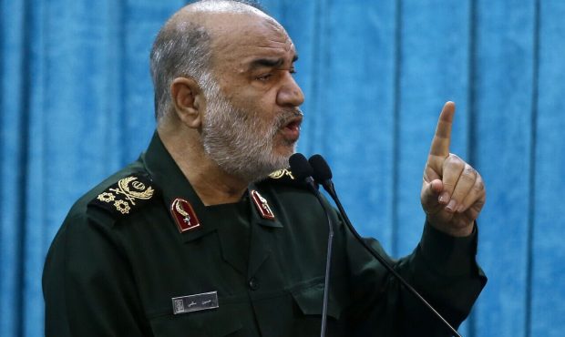 سرلشکر سلامی: عمق هدف دشمن را میبینیم/ برای هر سناریویی آماده هستیم سرلشکر سلامی: عمق هدف دشمن را میبینیم/ برای هر سناریویی آماده هستیم