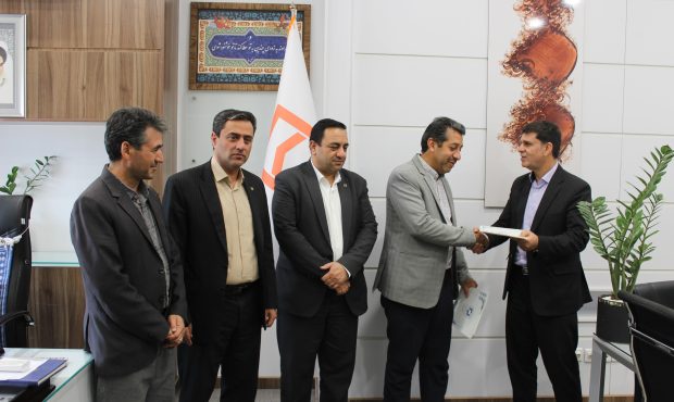 تقدیر بنیاد مسکن یزد از همکاری بانک مسکن در بهسازی و نوسازی واحدهای روستایی / نقشآفرینی بانک مسکن با نگاه اجتماعی تقدیر بنیاد مسکن یزد از همکاری بانک مسکن در بهسازی و نوسازی واحدهای روستایی / نقشآفرینی بانک مسکن با نگاه اجتماعی