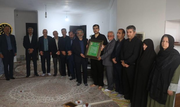 ادای احترام معاون مدیرعامل بانک مسکن به مقام شامخ شهید جودت / گرامیداشت یاد مظلومیتی که در حمله رژیم صهیونیستی رقم خورد