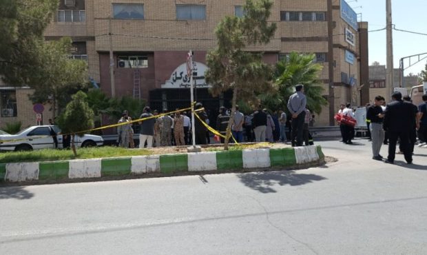 حملۀ افراد مسلح به دادگستری زاهدان/ ۵ نفر شهید و ۱۳ نفر مجروح شدند