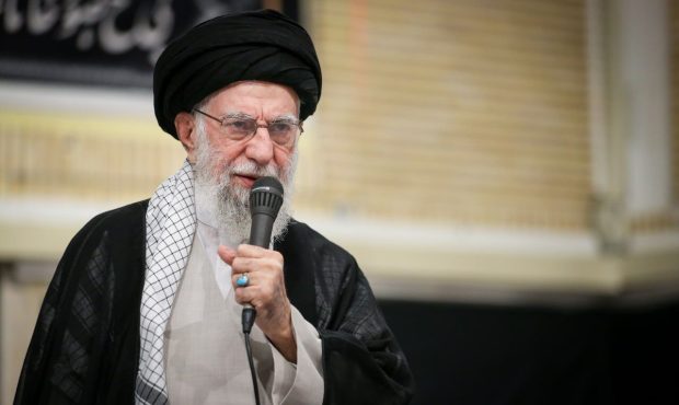 رهبر انقلاب: به کوری دشمن خواهیم توانست ایران را به اوج ترقی و افتخار برسانیم رهبر انقلاب: به کوری دشمن خواهیم توانست ایران را به اوج ترقی و افتخار برسانیم