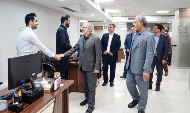 بازدید دکتر خورسندیان مدیر عامل بانک مسکن از گروه مالی (چند رسانه ای)