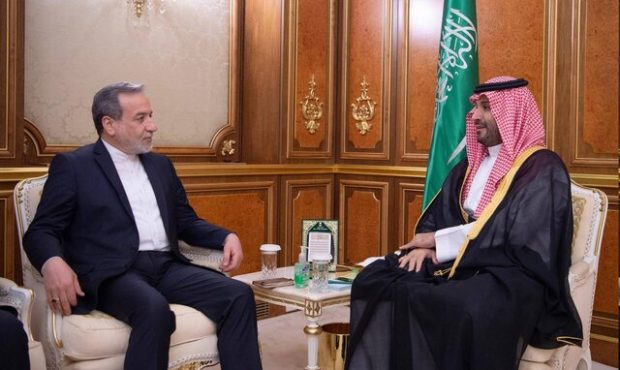 بن سلمان: رهبری عربستان مصمم به توسعه روابط با ایران در همه عرصه‌هاست